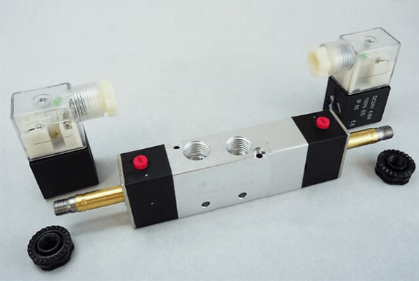 Pneumatic double solenoid valve
